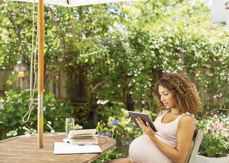 pregnant woman on virtual care session 