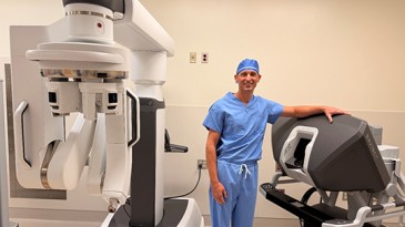 Dr. Joshua Manghelli, Community Health Network breast surgeon, with da Vinci Single Port System at Community Hospital North